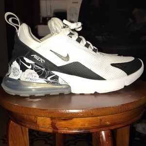 Nike women’s Air Max 270 SE, AR0499-100,Sz 8